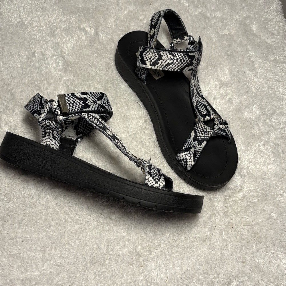 Steve Madden Black and White Snake Print Sandals Platforms Whimsygoth Witch Sz 8 - Picture 9 of 9